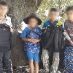 Quatre élèves syriens avec leurs nouveaux cartables offerts par Coeur & Action