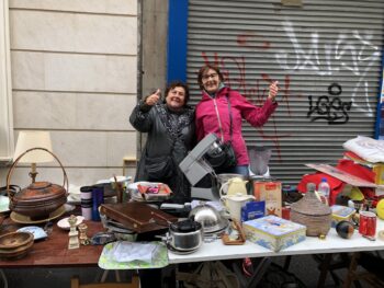 Stand solidaire de Coeur et Action à un vide-grenier parisien en 2024